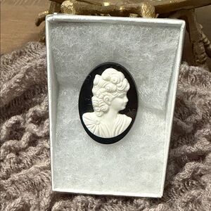 Vintage-Inspired Oval Cameo Brooch in Black and White